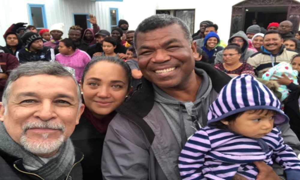Pastor brinda refugio a más de 150 inmigrantes de EE.UU