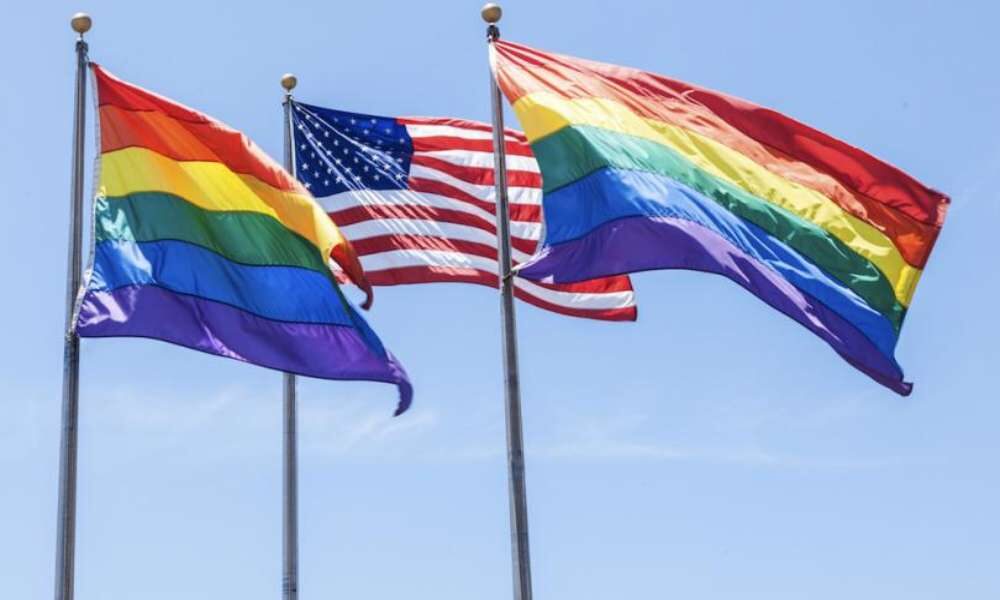Permiten que diplomacia de EEUU use bandera LGBT en sus oficinas