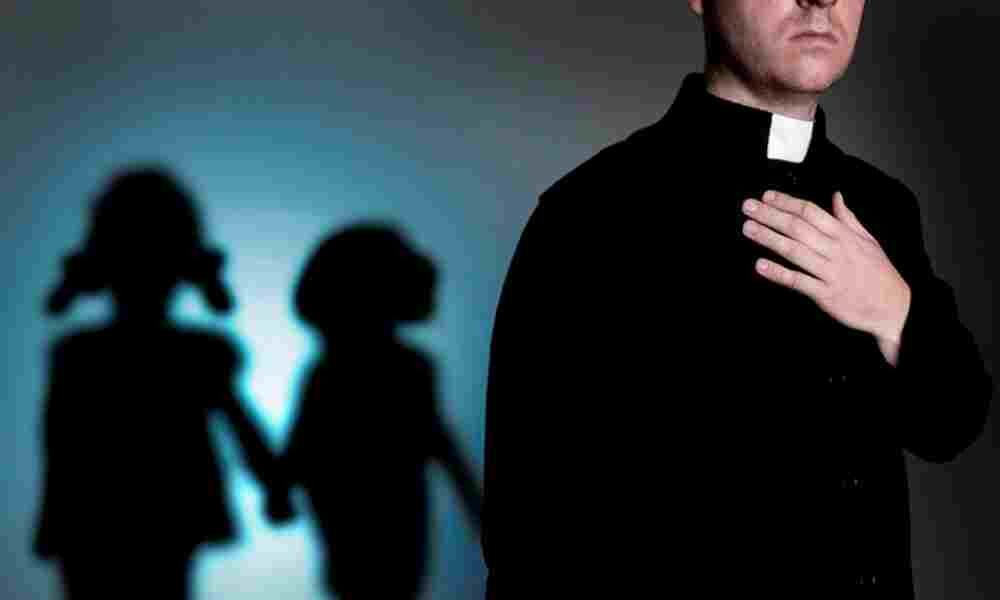 Chile: retiran de sus cargos a dos curas católicos por abuso sexual