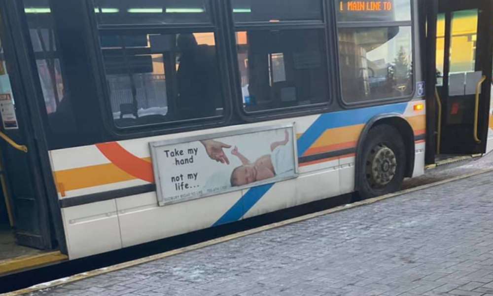 Defensores del aborto llaman «ofensivos» anuncios provida en autobuses
