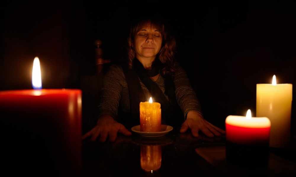 Mujer que practicaba la brujería es evangelizada y se rinde a Cristo