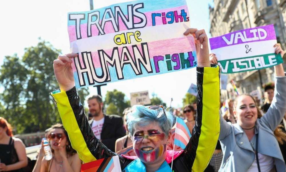 Viral: Doctor usa término «personas con vagina» para no ofender a transexuales