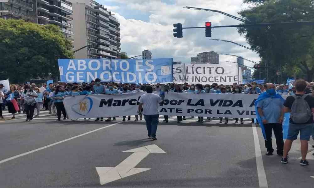 Argentina: miles marchan pidiendo derogación de ley del aborto