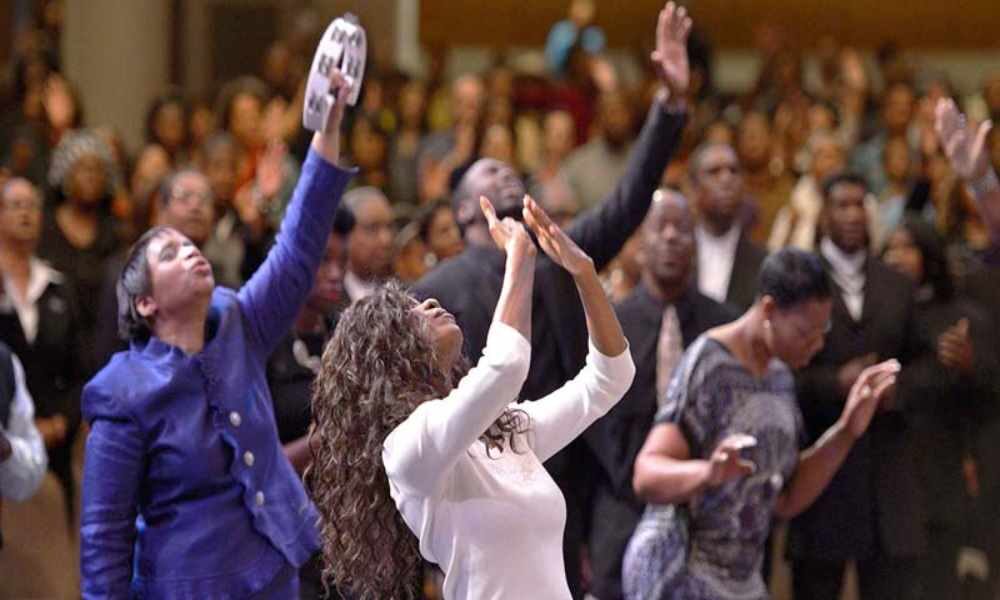 California: iglesias reanudan servicios de adoración sin restricciones
