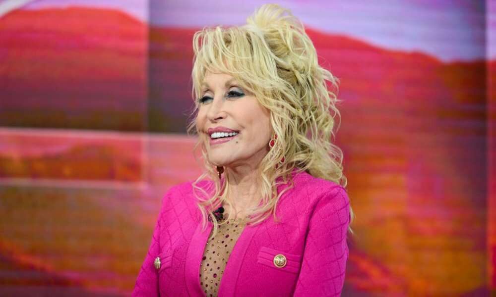 Versión de Dolly Parton de «Gracia Sublime» podría ser himno de Tennessee