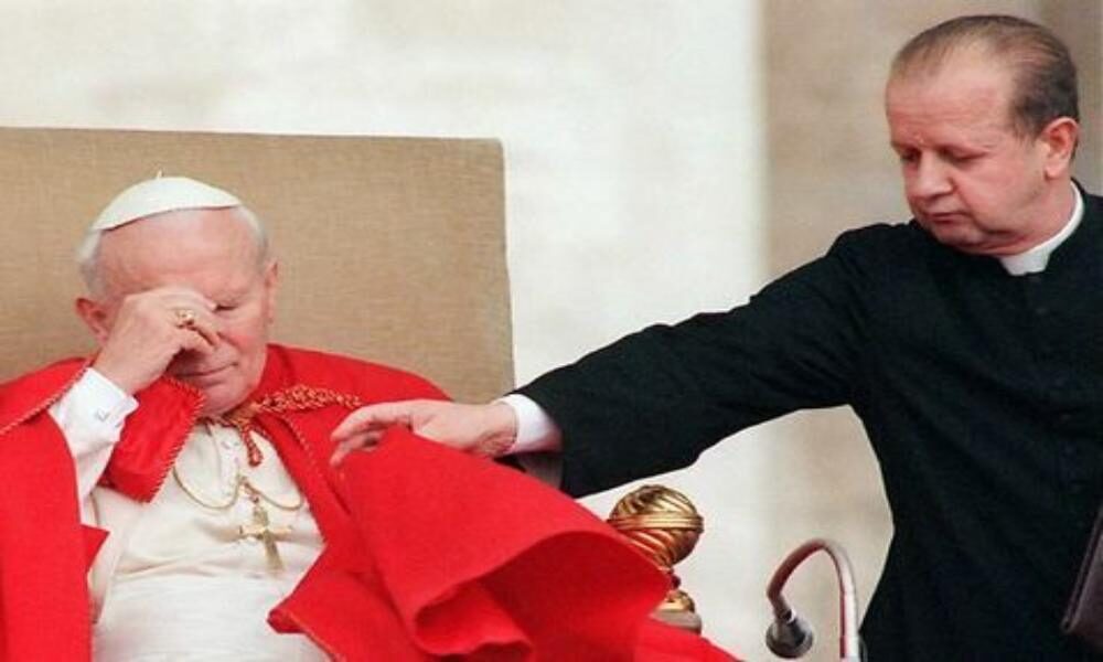 Denuncian a excolaborador de Juan Pablo II por encubrir casos de pedofilia