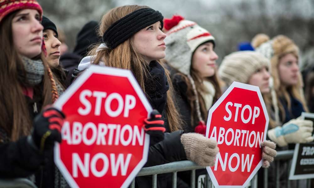 Ley de aborto por consentimiento de padres en Indiana es derrotada
