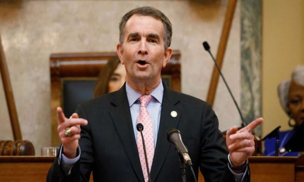 ‘Aborto sin límites’, dice gobernador de Virginia al firmar controvertido proyecto de ley