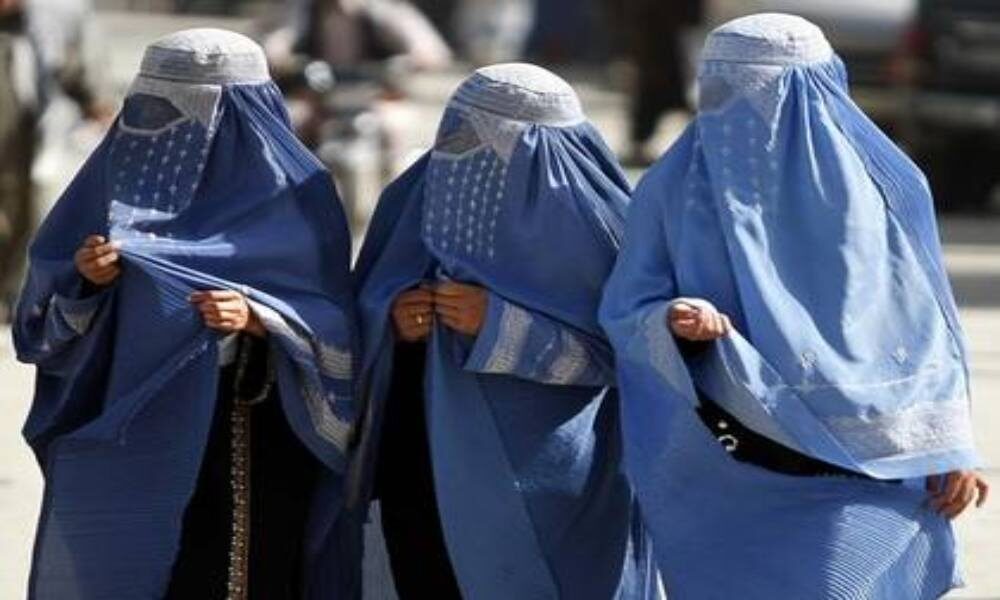 Suiza prohíbe a las mujeres musulmanas utilizar el burka
