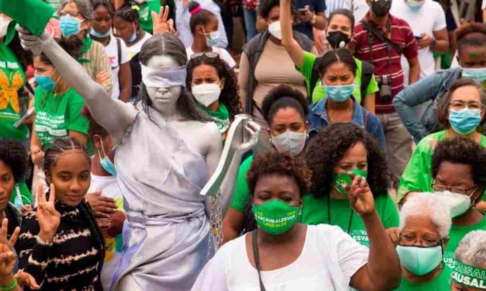 Ecuador y R.Dominicana avanzan en la despenalización del aborto