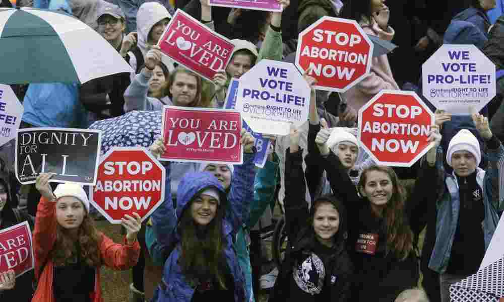 Ciudad más poblada en Texas prohíbe el aborto en mayoría de casos