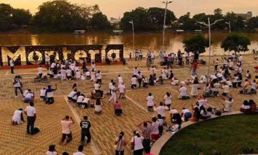 Colombia: cientos se unieron a orar de rodillas por la crisis que vive el país
