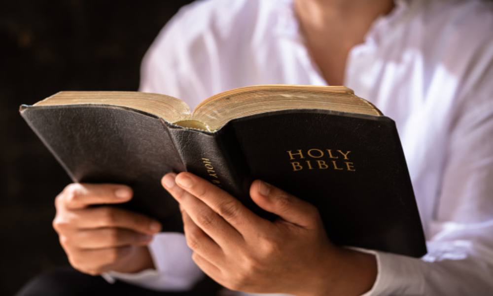 Según estudio, la Biblia impresa sigue siendo el formato de lectura preferido