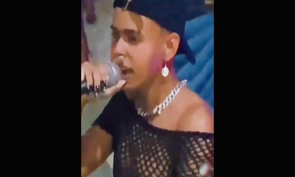 Ex cantante cristiano Jotta A aparece como «mujer» celebrando orgullo gay
