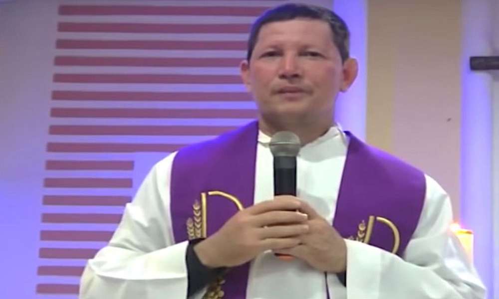 Pastor y sacerdote Luis Toro debaten si Dios prohíbe adorar imágenes