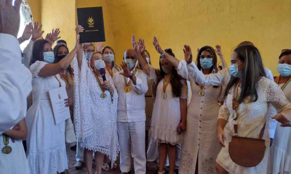 Habitantes de Cartagena le entregan la ciudad a Dios en acto simbólico