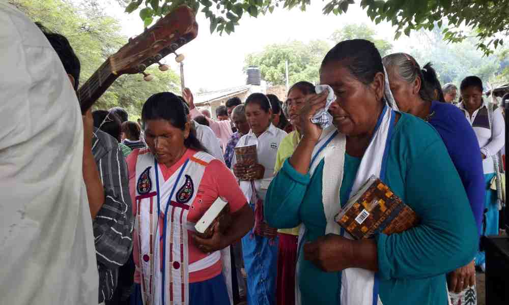Misioneros instan a indígenas a no ponerse la vacuna porque es «la marca de la bestia»