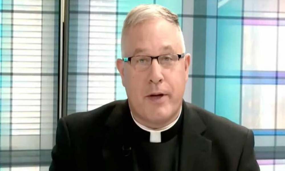 Obispo de EE.UU dimite tras revelarse que usaba una aplicación de citas LGBT