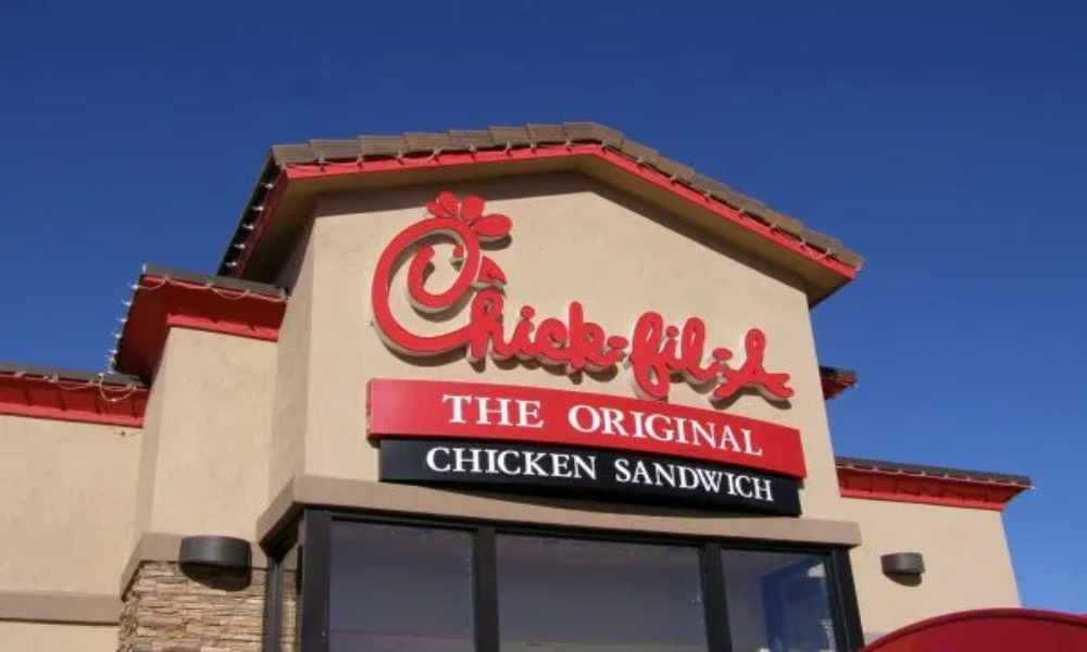 Demócratas quieren prohibir restaurante cristiano Chick-fil-A en New York