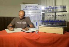 Brasileño establece récord al transcribir la Biblia a mano en 3 meses