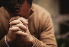 Encuesta: Británicos creen que la oración es buena para su salud mental