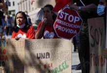 España: Proyecto de ley busca enviar a prisión a los grupos provida