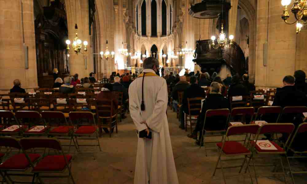 Francia: Encuesta revela que la mayoría de la población no cree en Dios