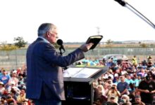 5 mil personas aceptan a Cristo en gira evangelística de Franklin Graham