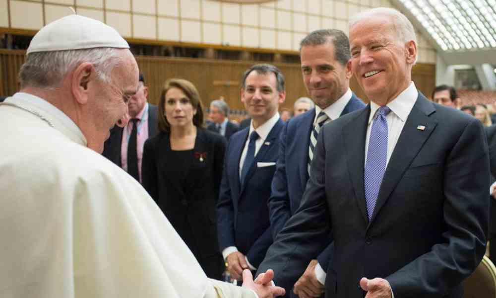 Vaticano: “A Biden no se le niega la Eucaristía por apoyar el aborto”