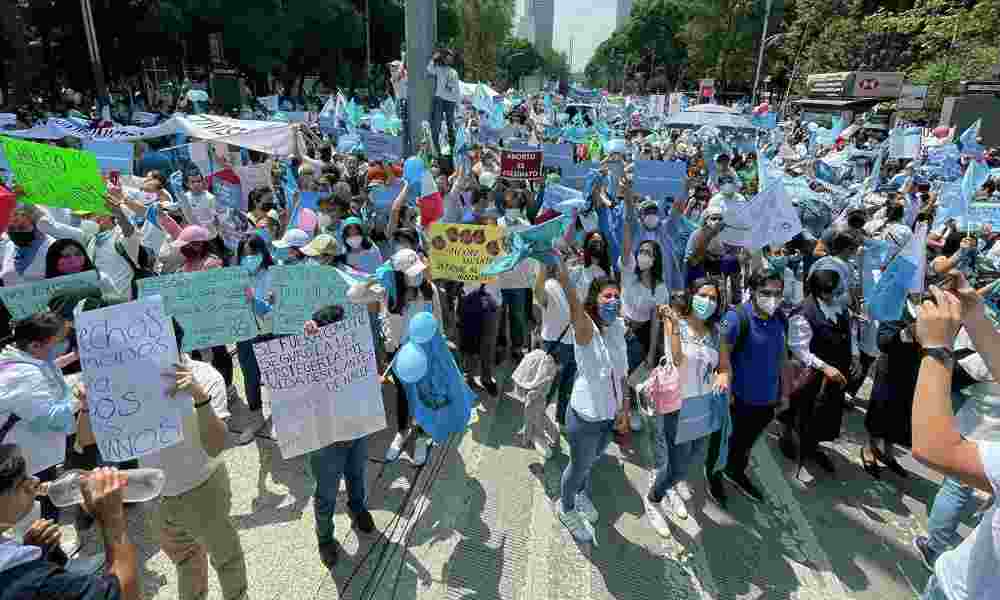 Mexicanos salieron a las calles para rechazar el aborto