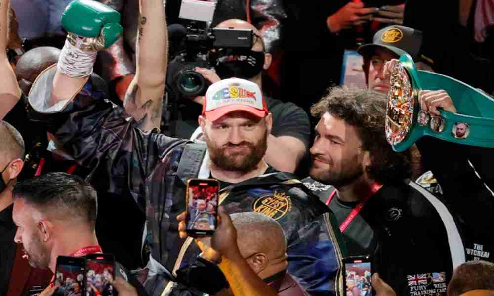 Boxeador Tyson Fury agradece a Jesús tras mantenerse como campeón