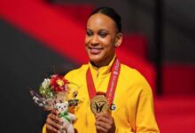 «Dios es bueno», celebra atleta tras ganar oro en el Mundial de Gimnasia