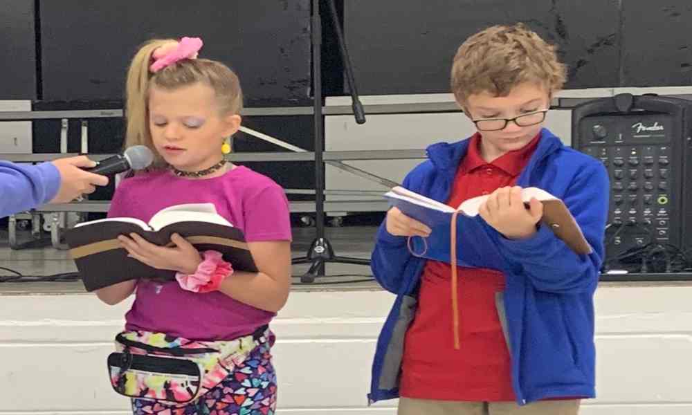 Estudiantes de EE.UU participan en el «Día de llevar tu Biblia a la escuela»