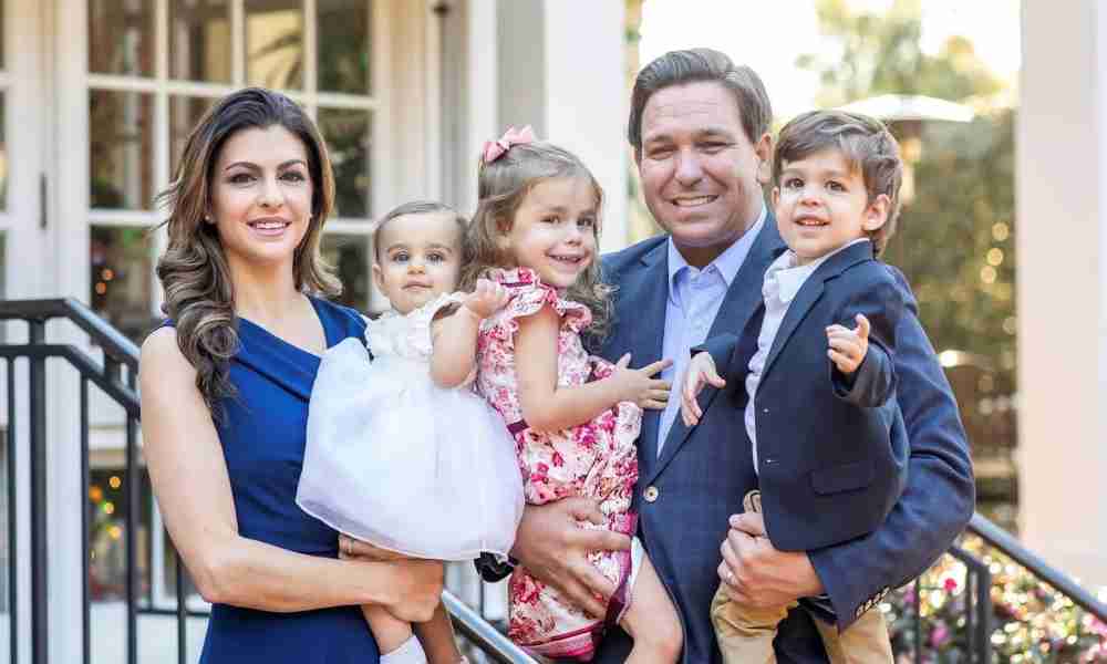 Gobernador de Florida se refugia en Dios al anunciar cáncer de su esposa