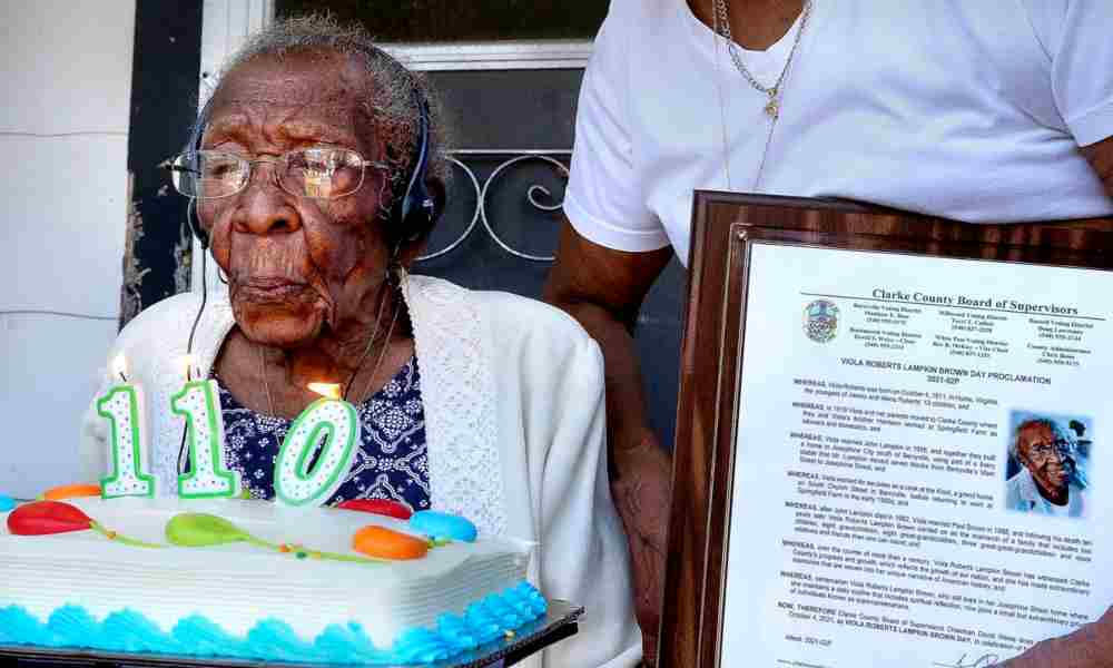 Mujer de 110 años asegura que su fe en Dios es la clave de su larga y feliz vida