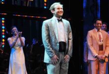 Actor despedido de obra de Broadway denuncia discriminación religiosa