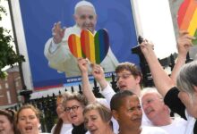 Católicos piden a la iglesia permitir el aborto y aceptar el LGBT