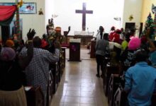 Nigeria: Asesinan a un cristiano y secuestran a 60 personas en una iglesia