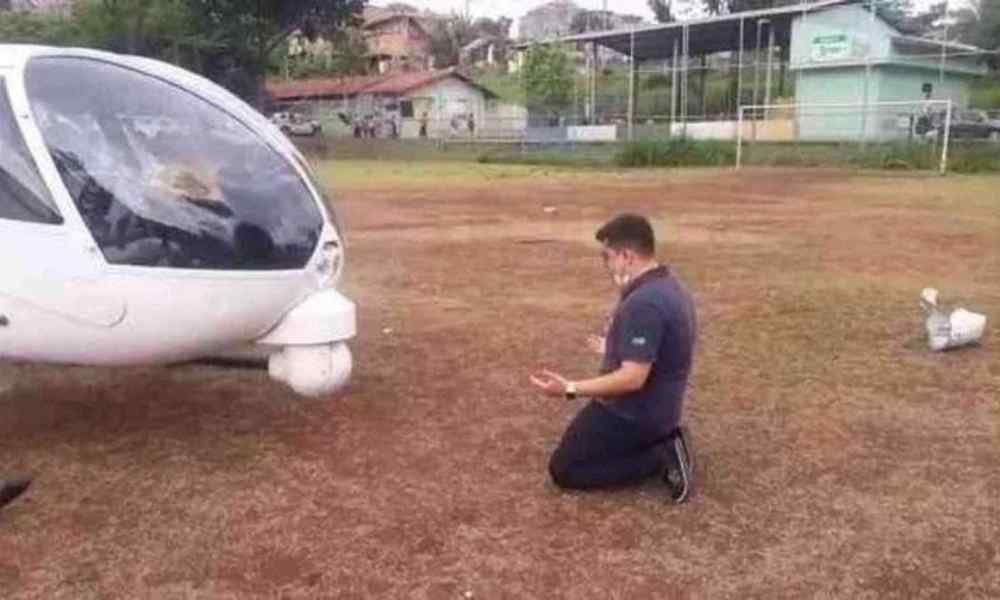 Piloto de helicóptero ora agradeciendo a Dios tras un aterrizaje forzoso