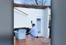 Hombre canta alabanza luego de que un tornado destruyera su casa