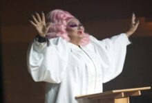 Pastor es despedido por vestirse de  drag queen para promover agenda LGBTQ