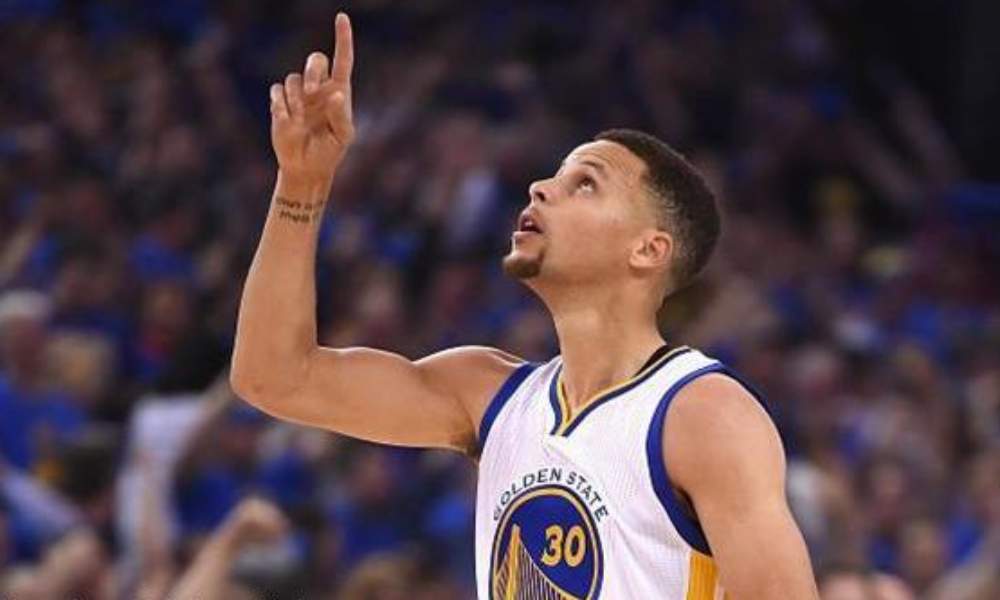 Stephen Curry agradece a Dios tras romper marca en la NBA