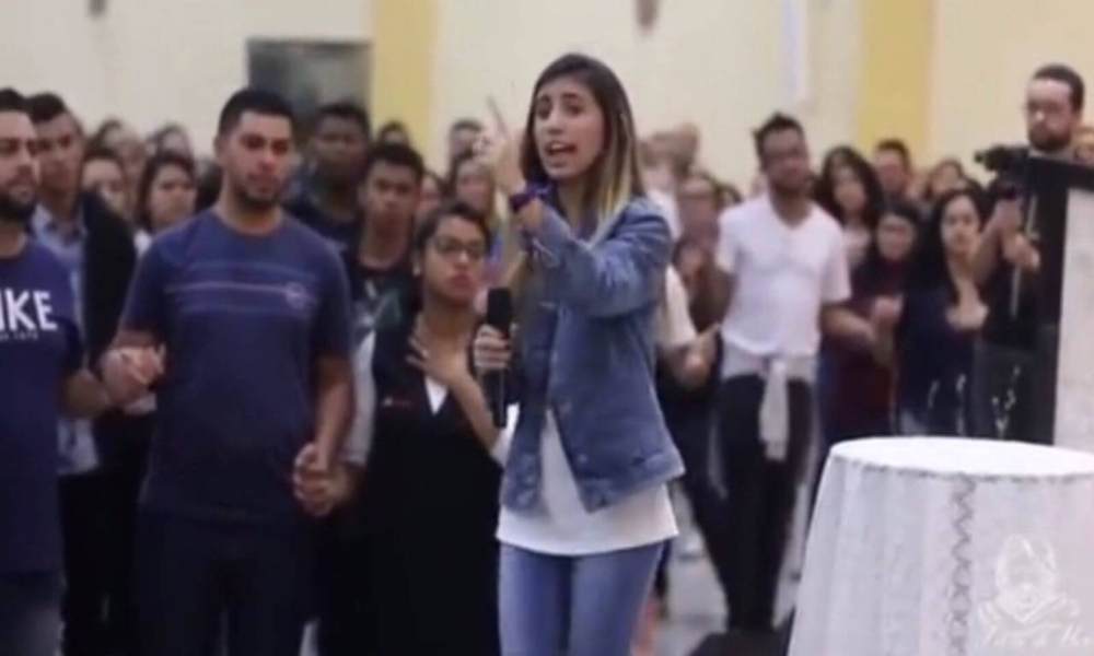 Herejía: Joven dice que miles acudirán al catolicismo por su salvación