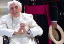 Papa Benedicto XVI habría encubierto a capellán que abusó de niños