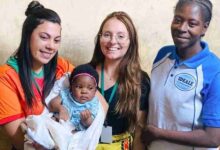 Mujer infértil queda embarazada tras oración de misioneras cristianas