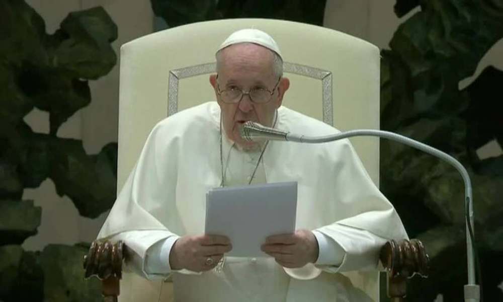 Papa Francisco pide a padres apoyar y aceptar a sus hijos homosexuales