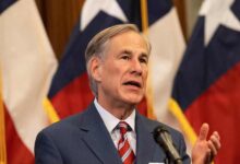 Texas: Gobernador declara que las cirugías transgénero son abuso infantil