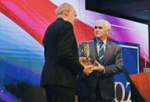 Mike Pence recibe el premio “Amigos de Sión” por su ayuda a Israel