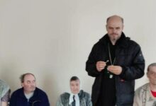 Rusia: Líder ortodoxo es arrestado por condenar la invasión de Ucrania