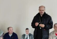 Detienen a sacerdote en Rusia por predicar contra la invasión